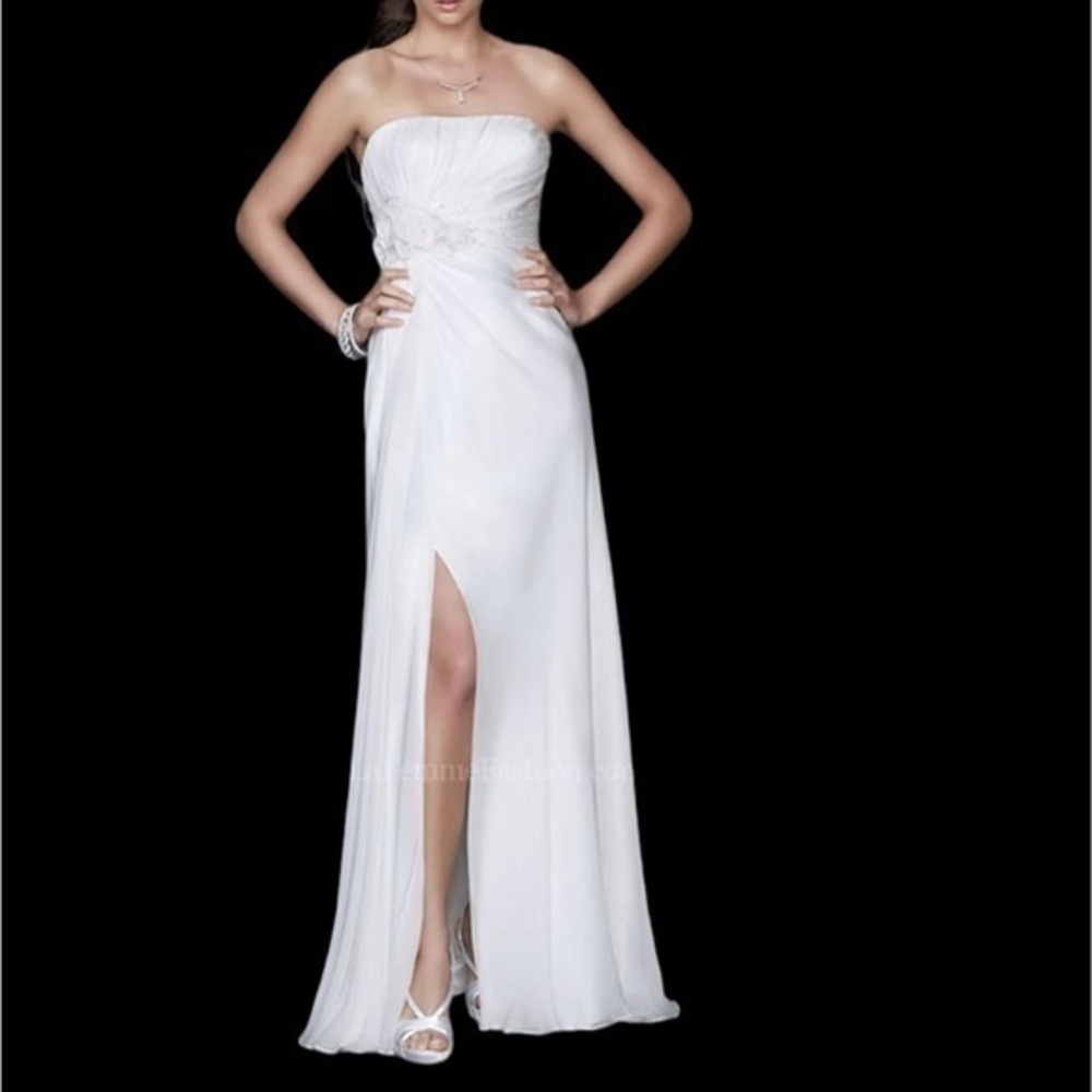 LA FEMME Ivory strapless sweetheart long formal gown